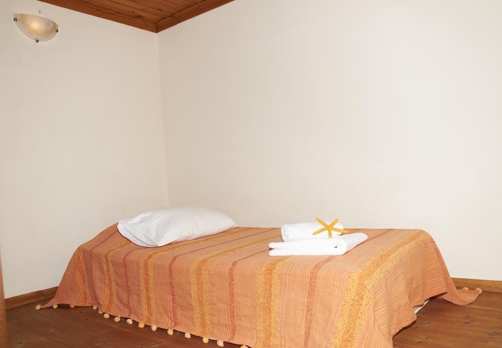 Kamares Simi